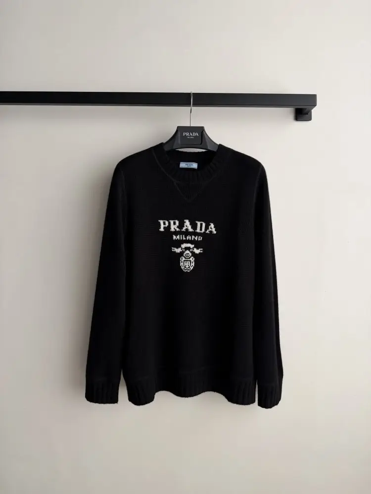 Prada — Светр жіночий