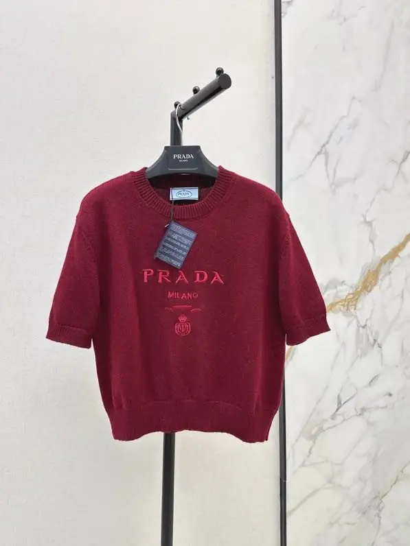 Prada — Светр жіночий