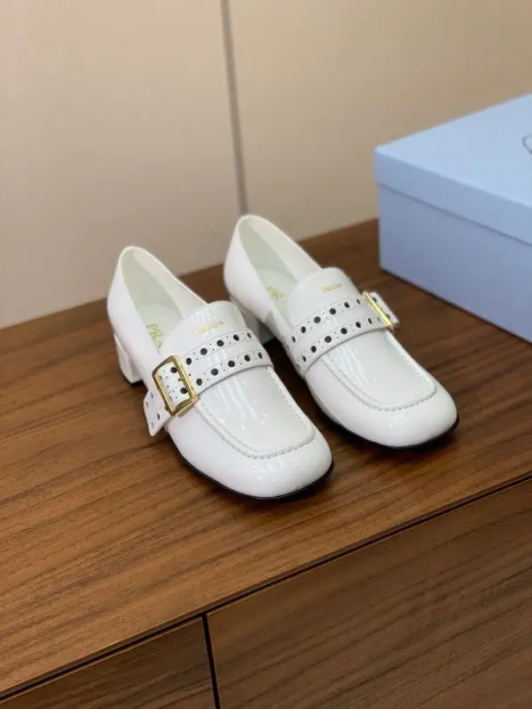 Prada — Туфли кожаные женские