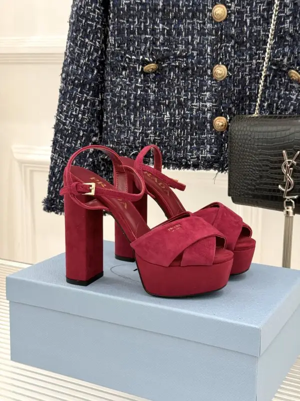 Prada — Туфли на платформе с перекрестными ремешками и массивным каблуком