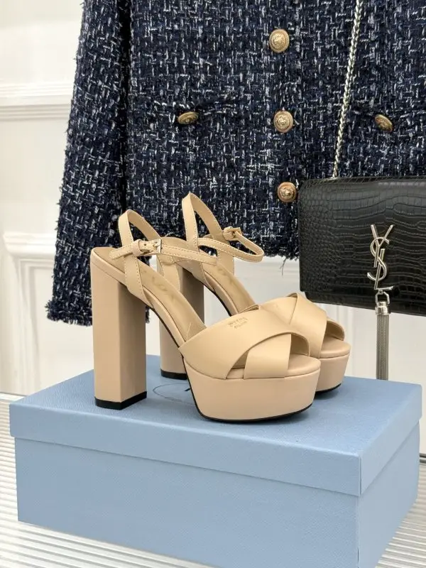 Prada — Туфли на платформе с перекрестными ремешками и массивным каблуком