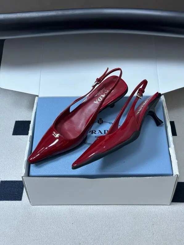 Prada — Туфлі на шпильці з гострим носком