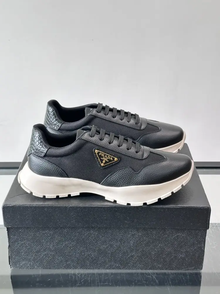 Prada Кроссовки мужские — Фото 1