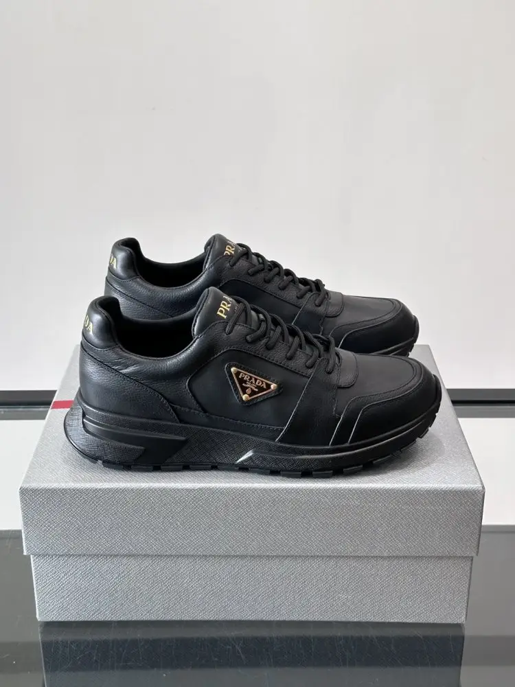 Prada Кросівки чоловічі — Фото 1