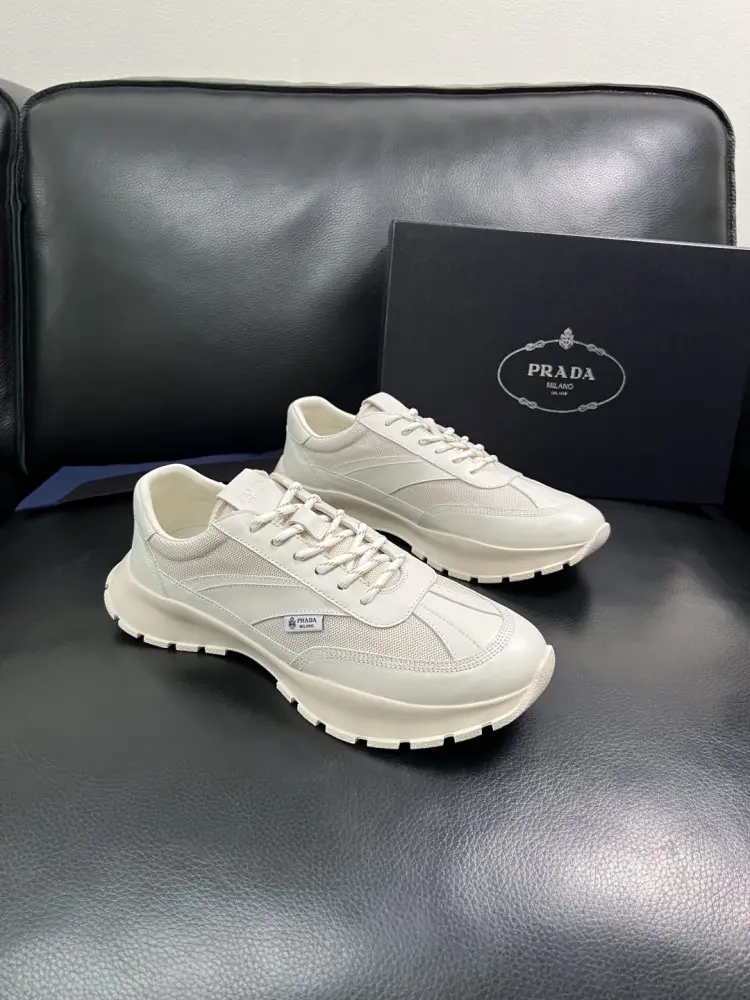 Prada Кроссовки мужские — Фото 1