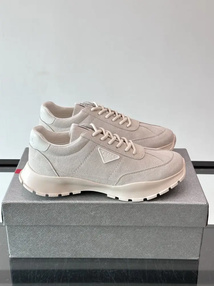 Prada Кроссовки мужские — Фото 1