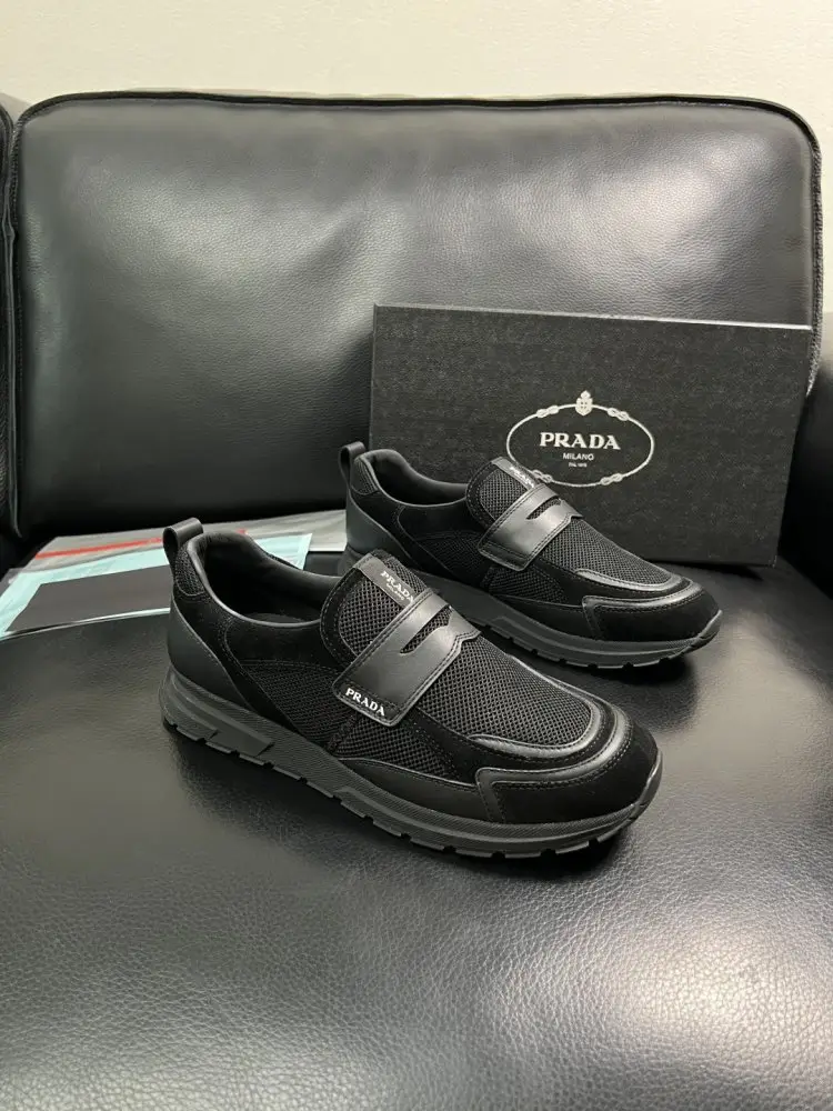 Prada Кроссовки мужские — Фото 1
