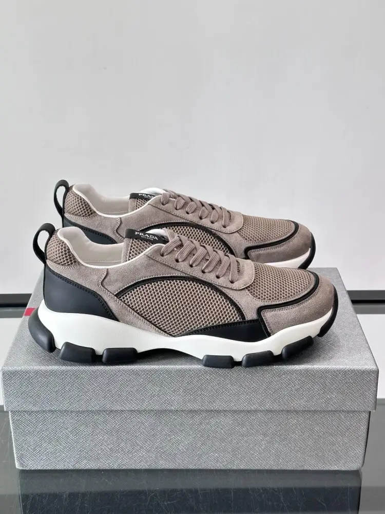 Prada Кроссовки мужские — Фото 1