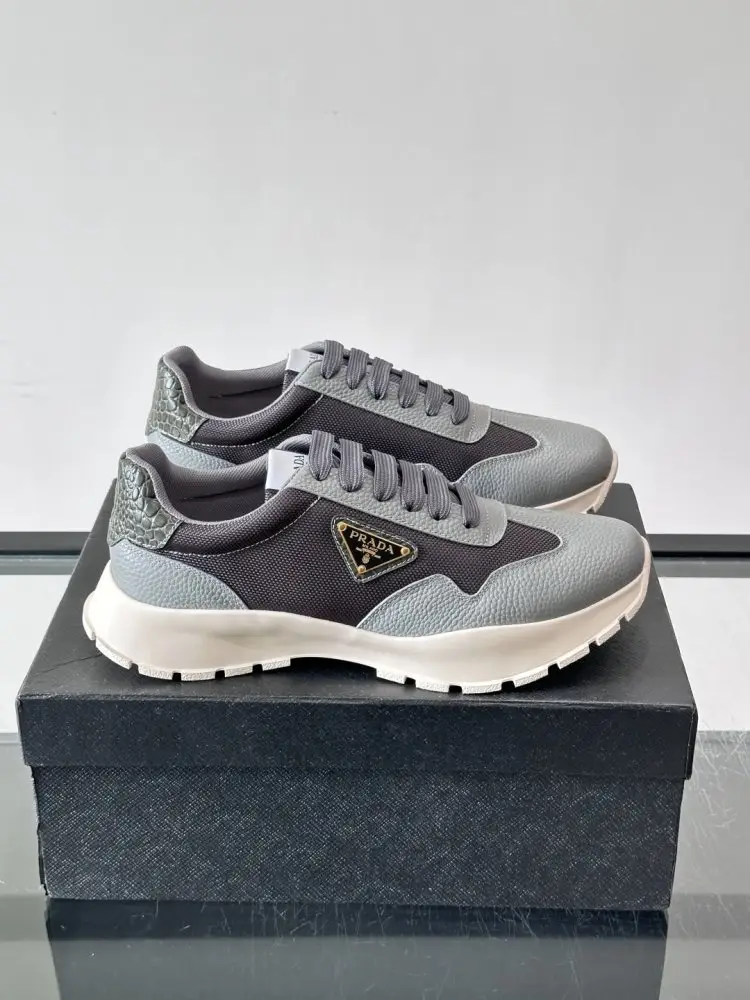 Prada Кроссовки мужские — Фото 1