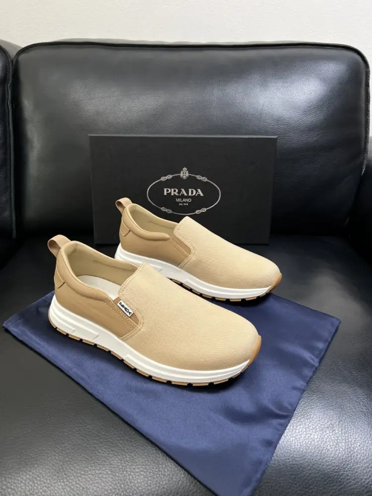 Prada Кроссовки мужские — Фото 1