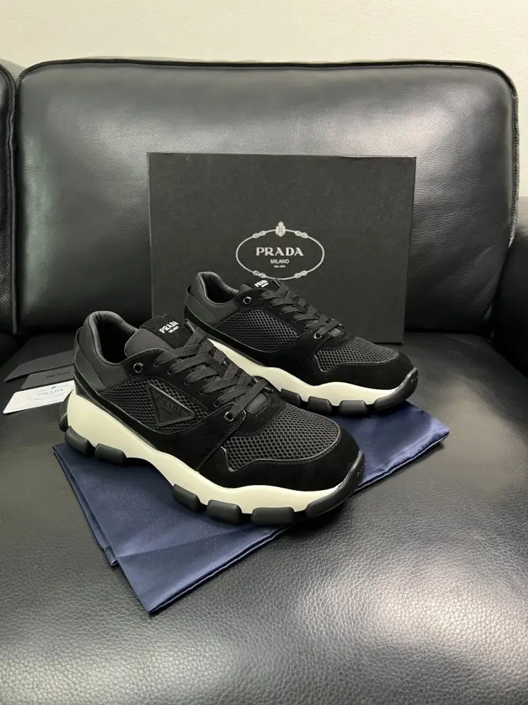 Prada Кроссовки мужские — Фото 1