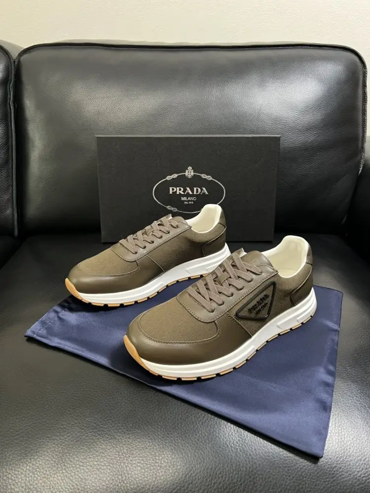 Prada Кроссовки мужские — Фото 2