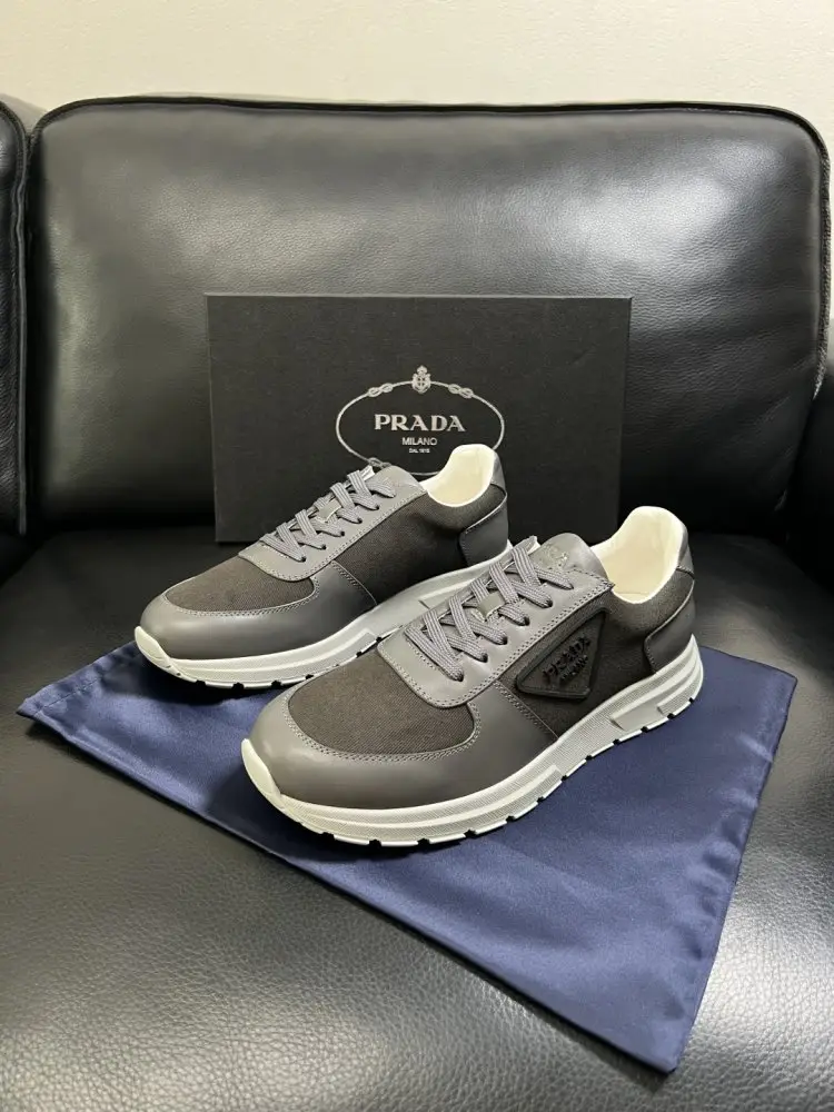 Prada Кроссовки мужские — Фото 2