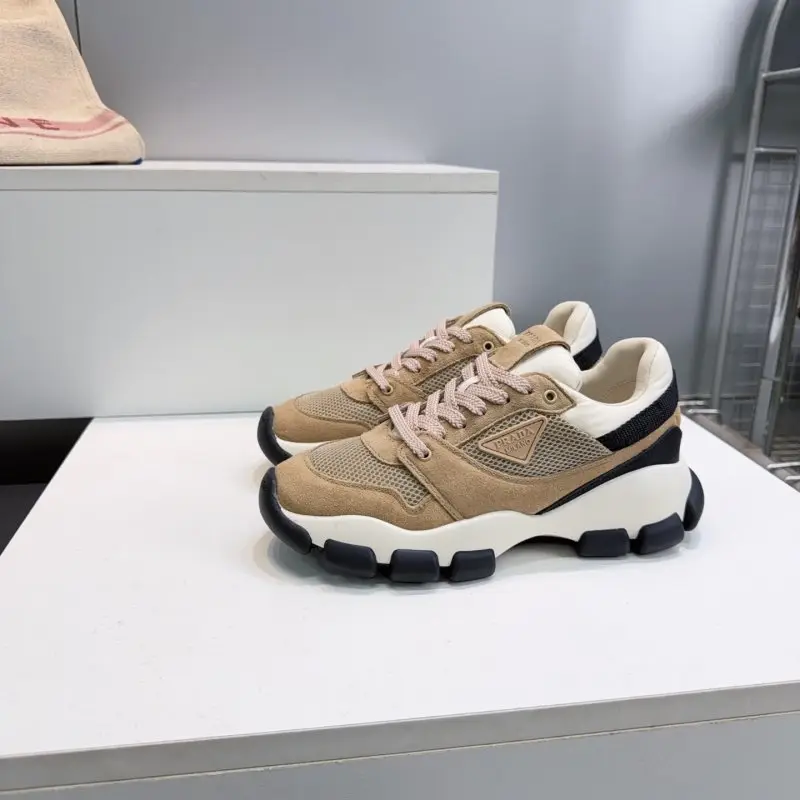 Prada — Кросівки жіночі