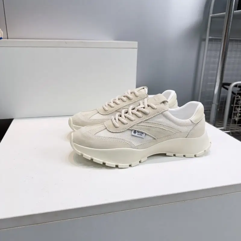 Prada — Кросівки жіночі