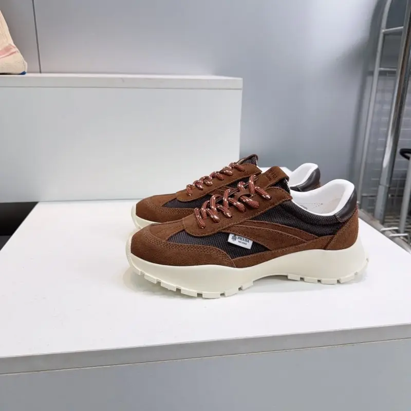 Prada — Кросівки жіночі