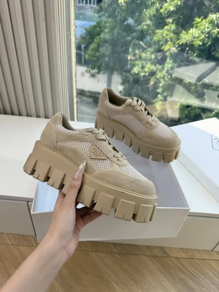 Prada — Кросівки жіночі