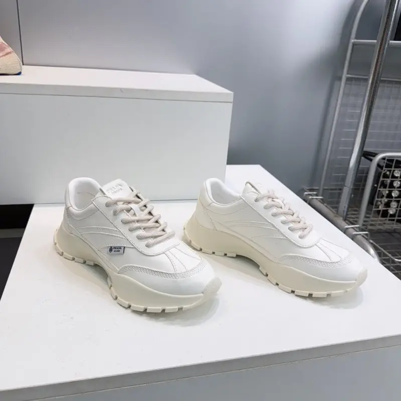 Prada Кросівки жіночі — Фото 2