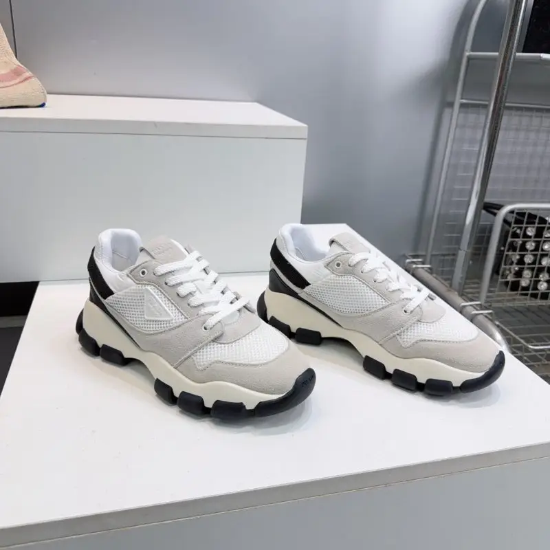 Prada Кросівки жіночі — Фото 2