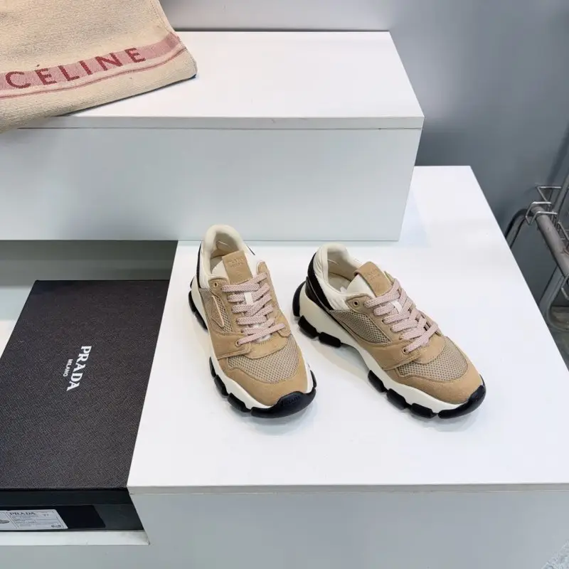 Prada Кросівки жіночі — Фото 3