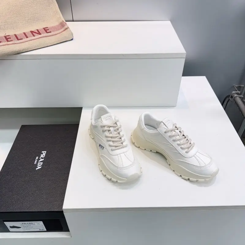 Prada Кросівки жіночі — Фото 3