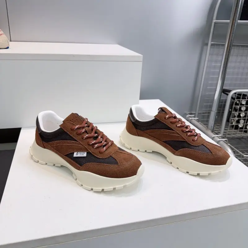 Prada Кросівки жіночі — Фото 3