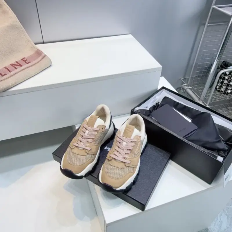 Prada Кросівки жіночі — Фото 4
