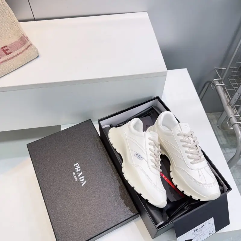 Prada Кросівки жіночі — Фото 4