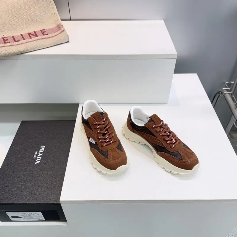 Prada Кросівки жіночі — Фото 4