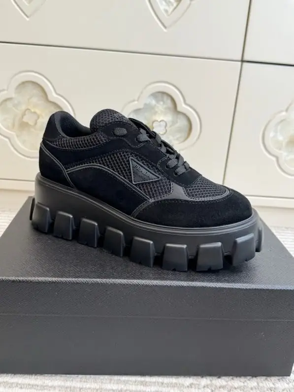 Prada Кросівки жіночі — Фото 4