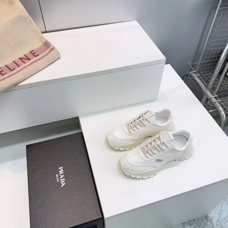 Prada Кросівки жіночі — Фото 5