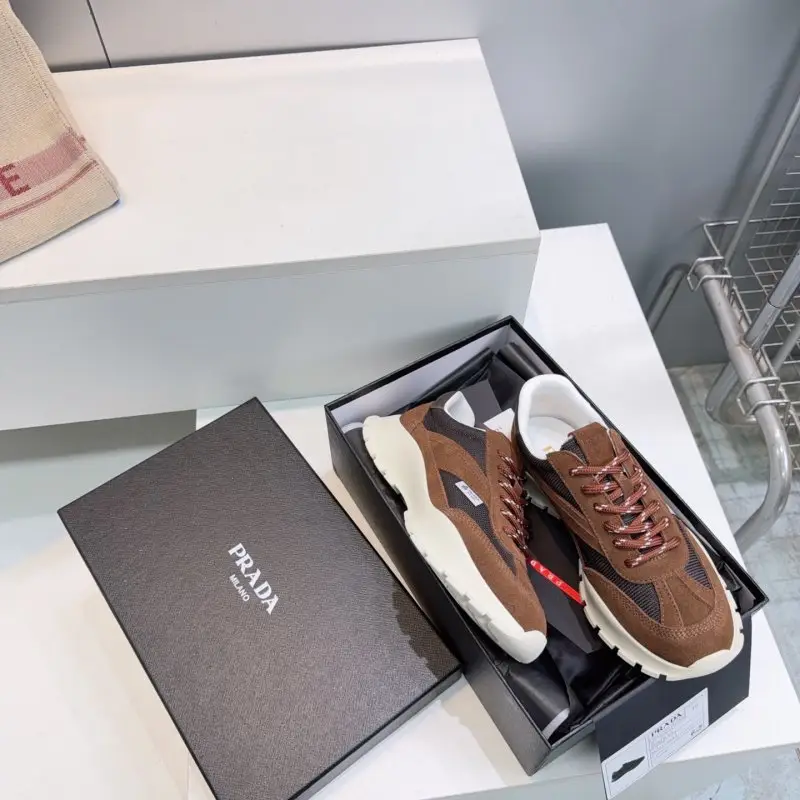 Prada Кросівки жіночі — Фото 5