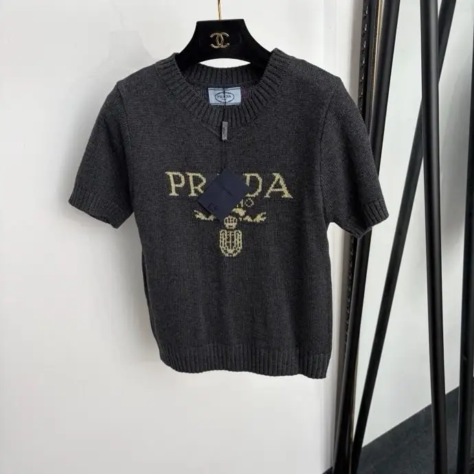 Prada — Футболка