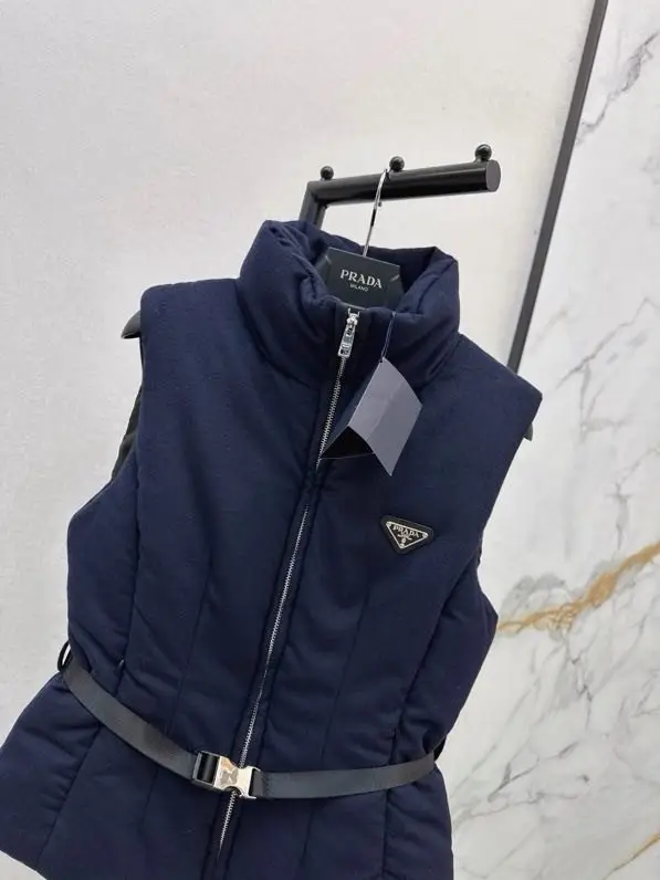 Prada Жилетка на пуху жіноча — Фото 2