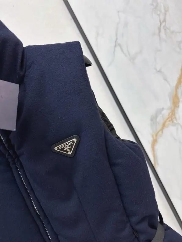 Prada Жилетка на пуху жіноча — Фото 3