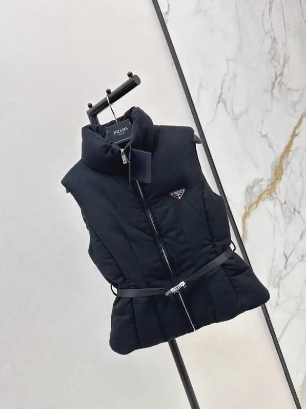 Prada Жилетка на пуху женская — Фото 3