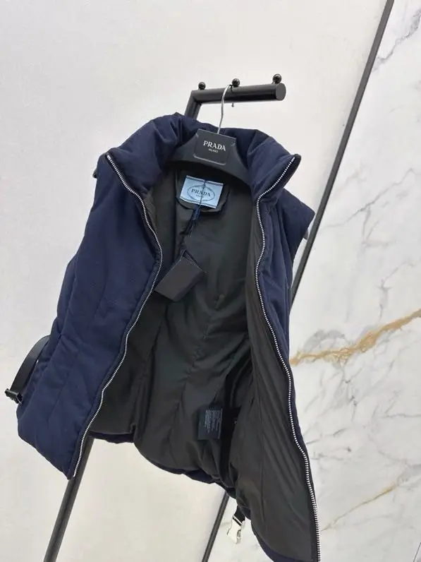 Prada Жилетка на пуху жіноча — Фото 5
