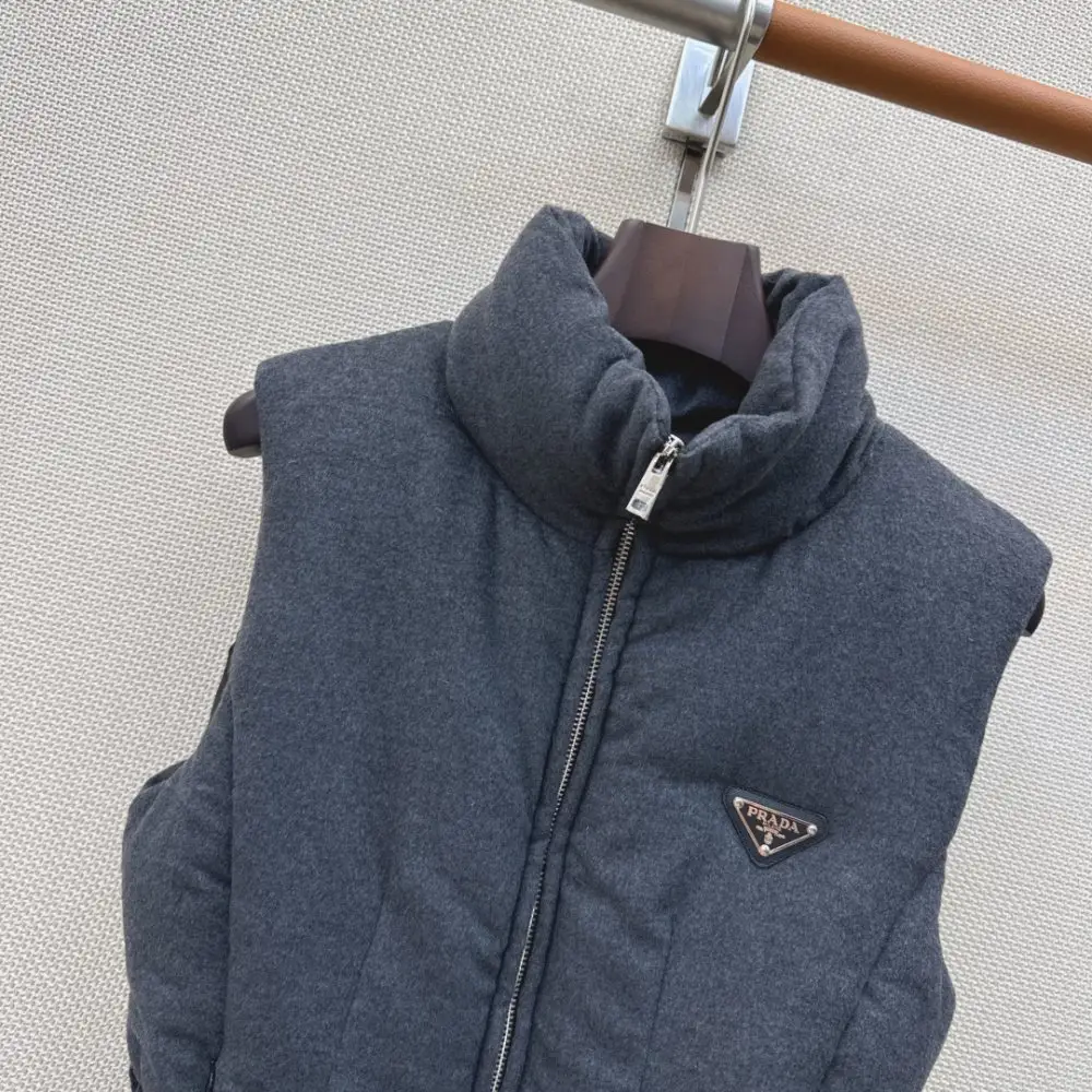 Prada Vest women's — Photo 3
