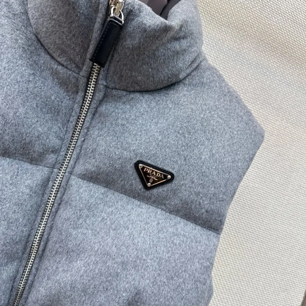 Prada Vest women's — Photo 3