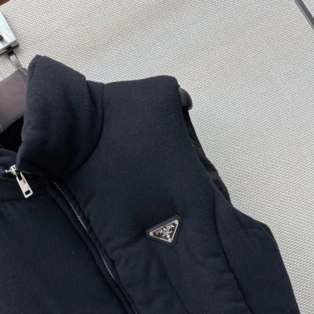 Prada Жилетка жіноча — Фото 4