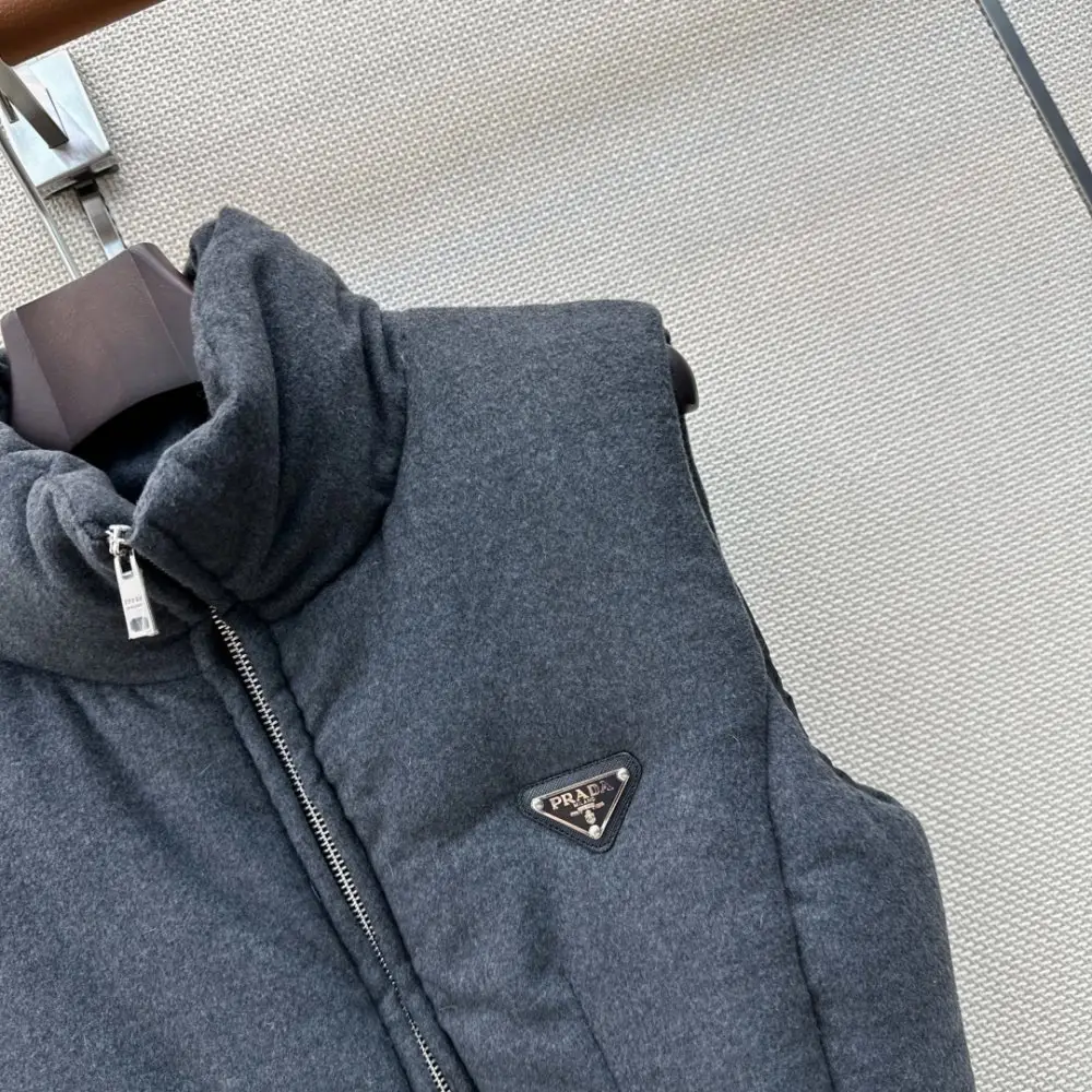 Prada Vest women's — Photo 4