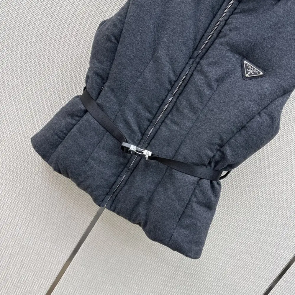 Prada Vest women's — Photo 5