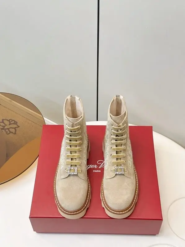 Roger Vivier Boots women's — Photo 3