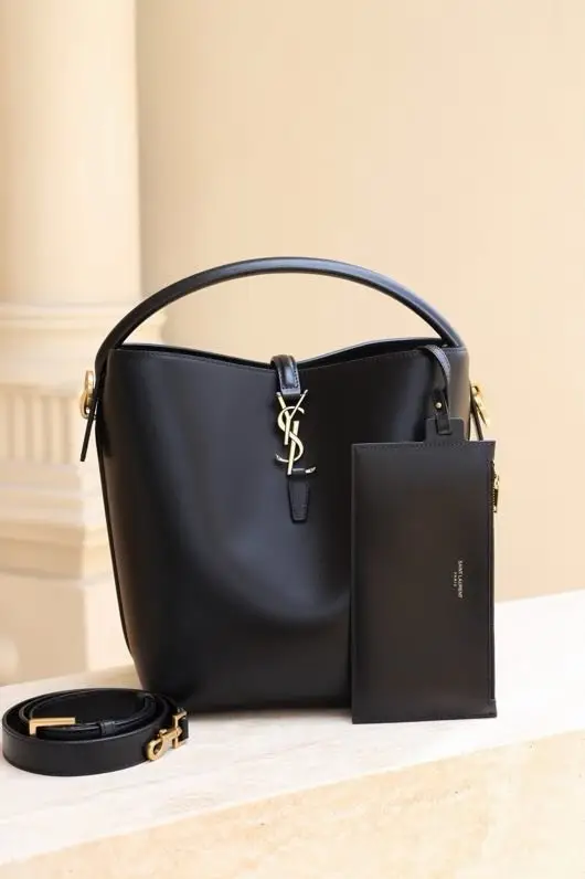 Saint Laurent A bag-bucket 20 cm LE CASSANDRE — Photo 3