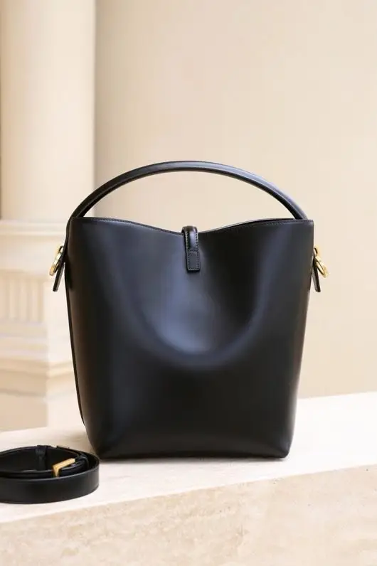 Saint Laurent A bag-bucket 20 cm LE CASSANDRE — Photo 4