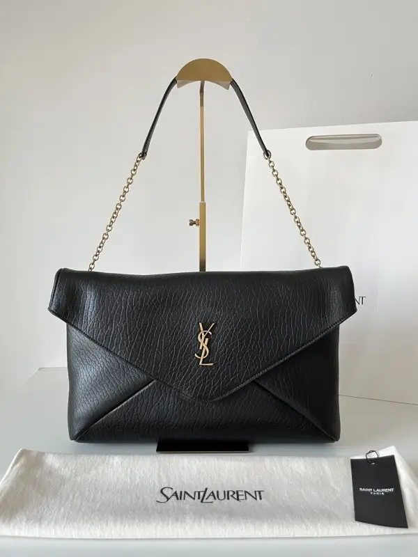 Saint Laurent — Сумка Cassandre 35 см кожаная