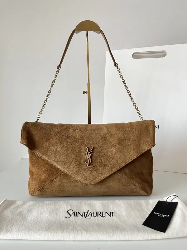 Saint Laurent — Сумка Cassandre 35 см замшевая
