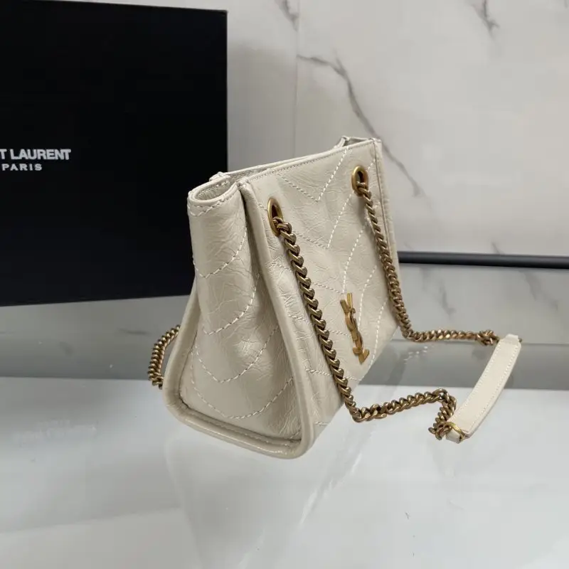 Saint Laurent Сумка шопер Niki 19 см кожаная — Фото 3