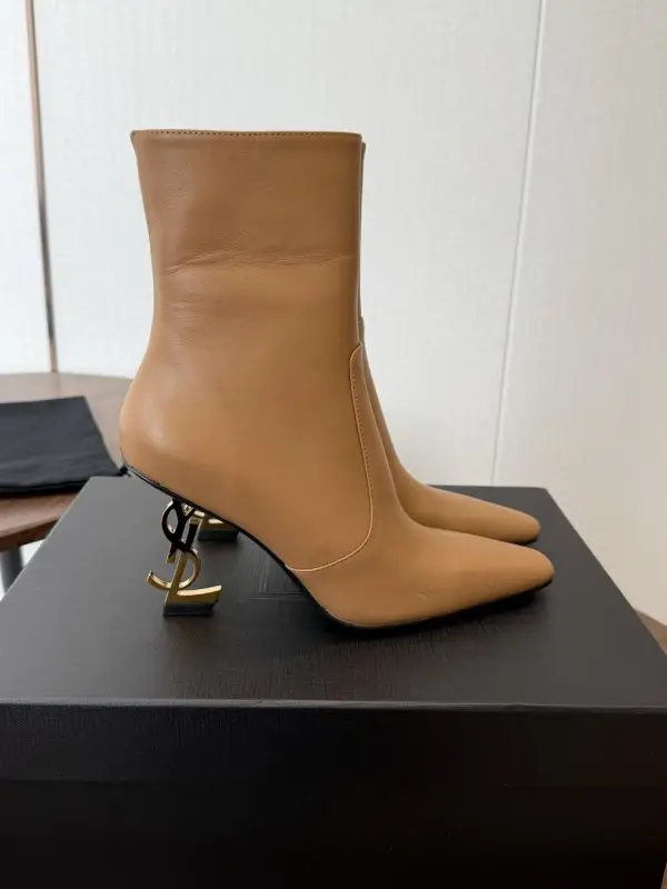 Saint Laurent — Ботильйони шкіряні на підборах