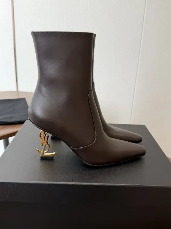 Saint Laurent — Ботильйони шкіряні на підборах